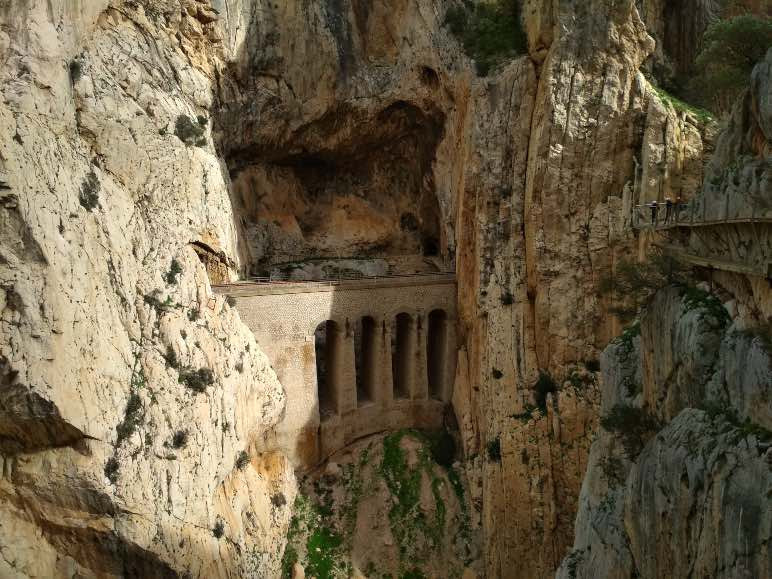 hacer-el-caminito-del-rey-con-los-ninos-wikiduca